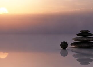 Co przechowuje stos?